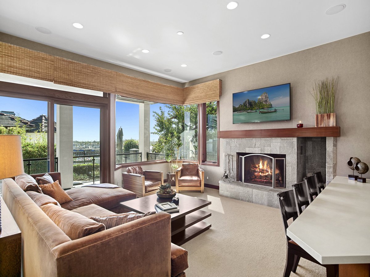 OCScottLynch's tweet photo. 𝗦𝗢𝗟𝗗🏡🎉🔑 𝟮𝟵𝟬𝟳 𝗖𝗟𝗜𝗙𝗙 𝗗𝗥

Represented Seller: $3,770,000

Quite possibly one of Newport Height's most coveted locations, 2907 Cliff Drive presents a unique opportunity to secure a property that is truly extraordinary. https://t.co/tgOuIY62et