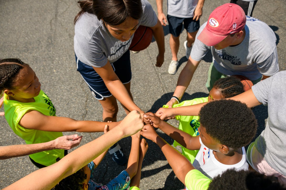 GUMedicine's tweet photo. For the past seven years, first- and second-year medical students have been running the HoyaMed Summer Sports Camp for children experiencing homelessness in Washington, D.C. Learn more about this year's program: https://t.co/Z7MgWKoV2f 🏀 #GeorgetownMed https://t.co/Zq5u4uLyfq