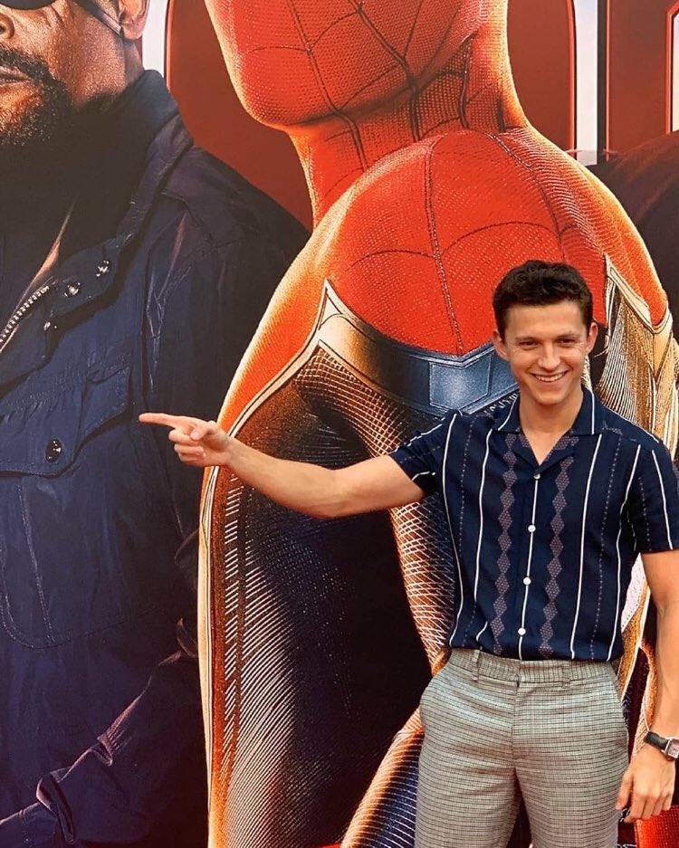 FeliciaBlackCat's tweet image. Like she’d forget about his #MCM... come on now...