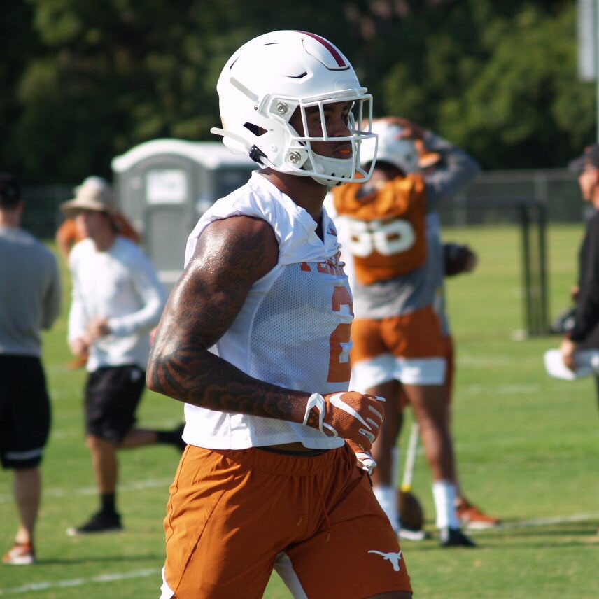 justinwells2424's tweet photo. Position-by-position intel from UT’s fall practices + charts of depth from @EricNahlin &amp; Me inside the Scoop: https://t.co/6D2YhMJByb (Members) #HookEm https://t.co/LHJcOsQyAR