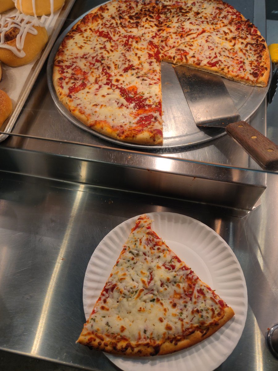 PizzaQuestDFW's tweet photo. Ikea Pizza.... Or Ikeazza #dfwpizza https://t.co/dAmZZQwjQE