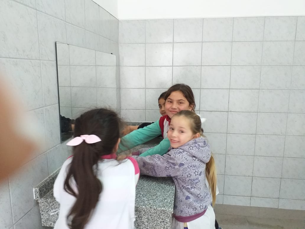 Ka_E_Ro's tweet photo. EP 6 , Exaltacion de la Cruz, @baregion11 reiniciando con alegria , sus actividades escolares luego del receso @stellafornas @BAeducacion @InspeccionGral https://t.co/ScsqRFnJO1