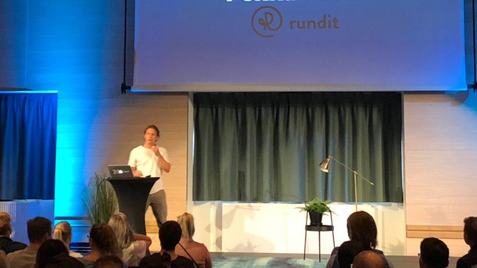 Hel_Tech's tweet photo. It's demo time with @RunditOfficial Co-Founder @Viiltou! Launched about a year ago, Rundit bridges the communication gap between #startups and #VCs, making it ever easier to share data between the two, and helping investors manage their portfolio data. #HelTech #Fintech https://t.co/Dl6mEbXYpO