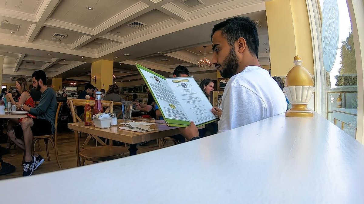 Thunayyan16's tweet photo. يسعد مساء الكل، سمعت أن البعض مشتاق 
رجعت أمريكا رجعت الفلوقات، وفلوق اليوم على اليوتيوب: 
- نسيت الأكل في الشقة. 
- أنتظار ساعة علشان هذي الوجبة.
- رسالة غريبة حصلتها تحت الباب.
https://t.co/JvWJuFRmDS
صُنع بحُب، مشاهدة ممتعة. https://t.co/61iK4mHqNT