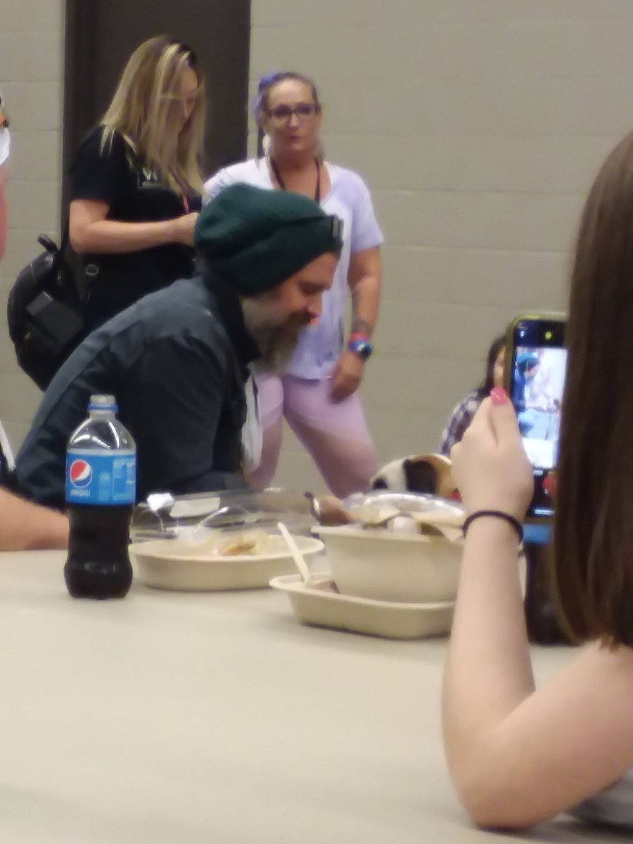 xcrazycaitx's tweet photo. Guys, @RamboDonkeyKong stopping to meet a doggo was the softest thing and definitely one of the highlights of my #wsccleveland (also sorry, Ryan, for sneakily taking pictures, but this moment was just the sweetest.) Thank you for being so lovely!!β€ https://t.co/T9wNU8s3Ys