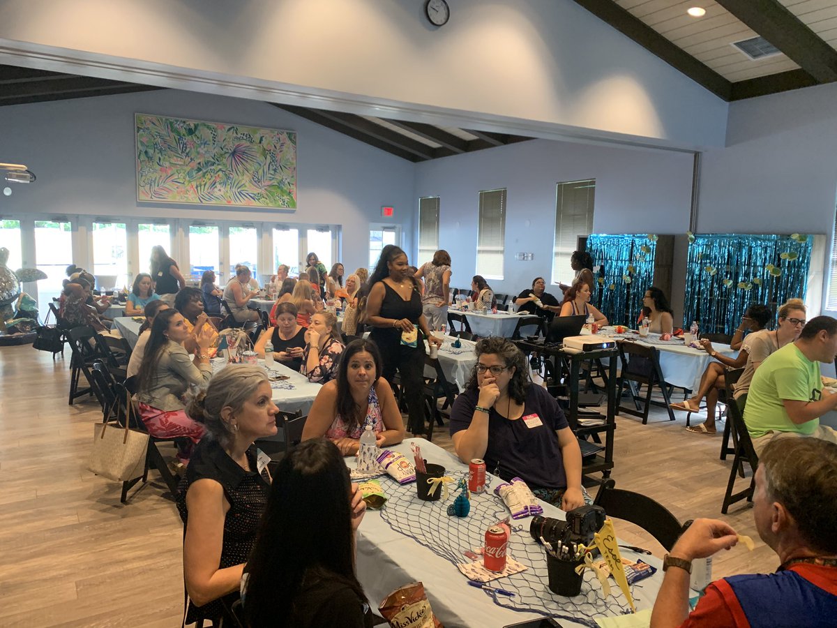 amy_tomas_lopez's tweet photo. Epic back to school with a surprise field trip for our teachers! Thank you to @LoggerheadMC for all of your help and support to make it a successful day! #WeCanTurtleyDoThis @pbcsd #GoalsPBC https://t.co/UoRWC12fo6