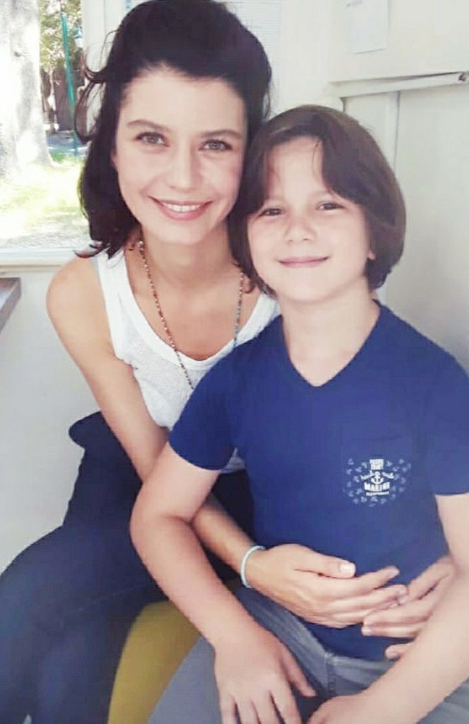 berensaatfan_bs's tweet photo. nasıl güzel, nasıl bebek! 😍💕
#thegift setinden... @berensaat 💜 

⏳🔜 @netflixturkiye https://t.co/umfdWclo6R