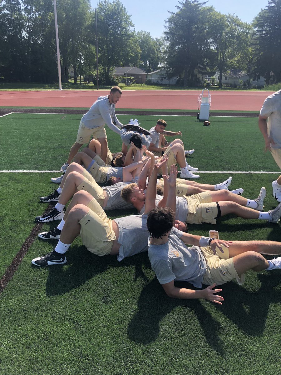 valpoufootball's tweet photo. 🗣: Fitness Competition

#ProtectTheShield🛡 #ThirtySix💯 https://t.co/OPcWaEdyZ0