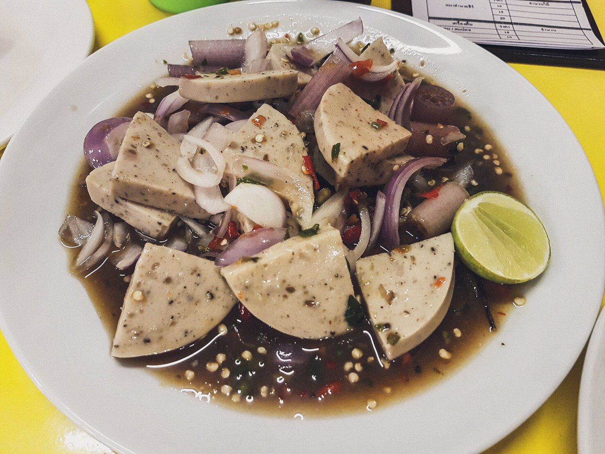 leeviewthailand's tweet photo. ''เก่ง โคตร ละยำ''
ร้านยำร้านดังจัดจ้านย่านภูเก็ต
เด็ดจริง คอนเฟิร์ม👍🏻 ปลาร้าก็เด็ด ไม่ปลาร้าก็เด็ด 
ร้านตั้งอยู่แถว พิกัด: หล่อโรง📍
#รีวิวภูเก็ต #กินภูเก็ต #reviewphuket #leeview #อาหารภูเก็ต https://t.co/kCTwIByZxZ