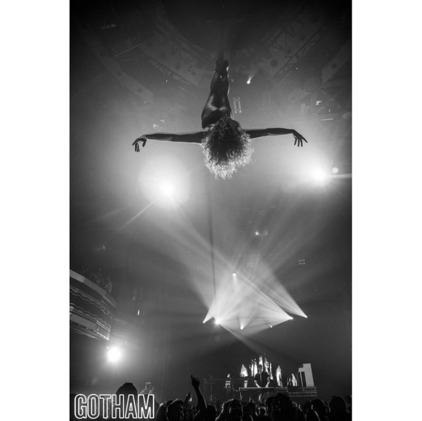 These need a repost because this was 2 years ago today!
Still one of the best #aerial acts I’ve ever created and one of my favorite gigs. 🖤
.
Full video on my #IGTV channel @ MademoiselleEstelle
.
Photos by <a href="/Poselskibros/">Poselski Brothers</a> &amp; <a href="/dailyeyes/">Bryan Kwon</a>
🖤 <a href="/WebsterHall/">Webster Hall</a>

#acrobat #aerialist #dancer