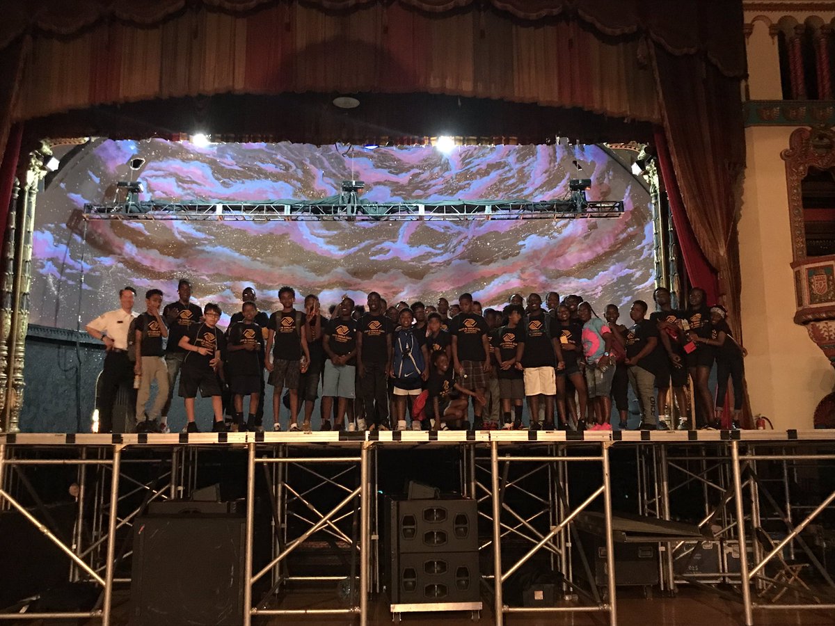 ChicagoCAPS20's tweet photo. From the stage, to the main floor and the headliner dressing rooms, BGCC received ‘All Access’ to the venue and were treated like rock stars! https://t.co/xcl5JIyILl