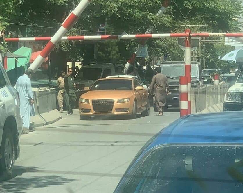 Azimib3's tweet photo. AUDI IN KABUL

تنها غاصبین، او فرعونان يى اخستلى شى
#audi #audi4
مالک اين موتر پوليس را توهين کرده و خوشبختانه امروز دستګير شده https://t.co/E2zI389wJf