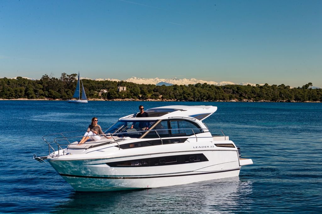 EtsJeanneau's tweet photo. Space, brightness, modernity and sport perfectly characterize the Leader 33 Outboard. 📸 A first overview of the pictures of this express outboard version. https://t.co/5RW2RopvR7

#JeanneauBoat #Express #Outboard #Leader #Leader33 #Boat #Powerboat #Sport https://t.co/BjNEZRSQ0x