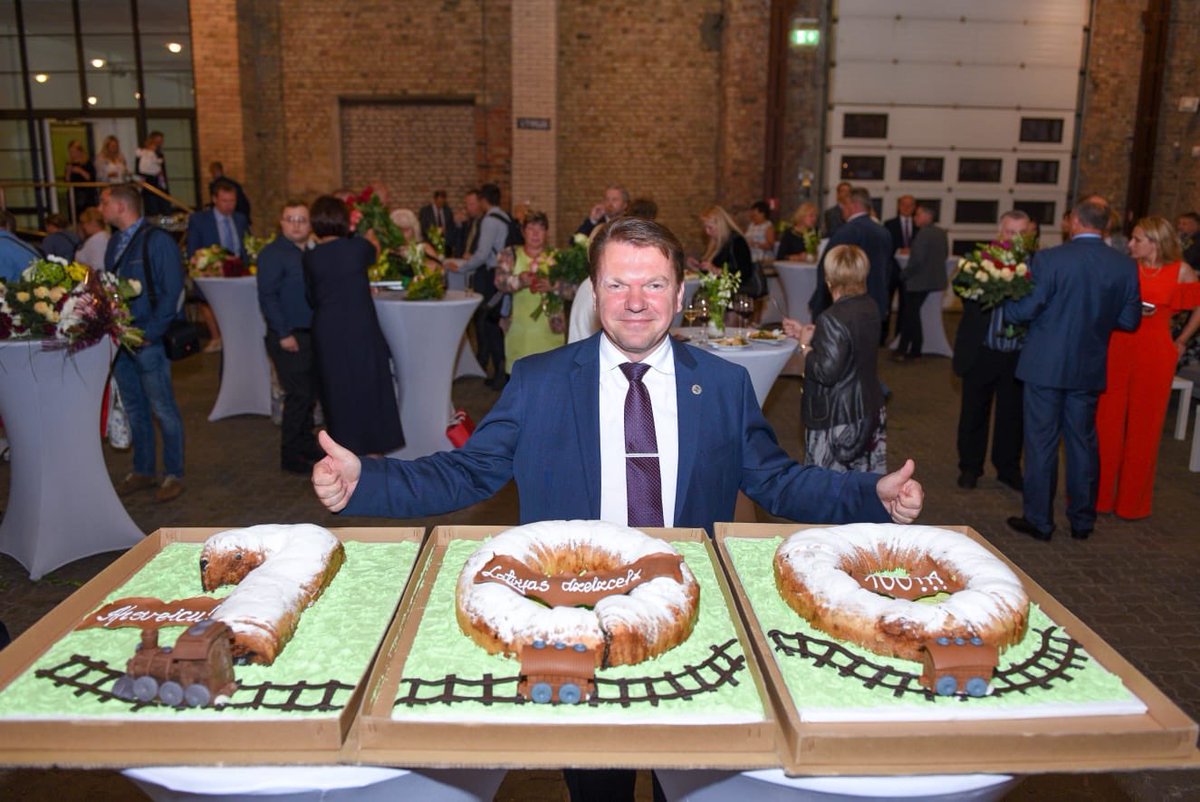 Liels paldies par gardo sveicienu <a href="/VAS_LDz/">Latvijas dzelzceļš</a> simtgadē no Lietuvas kolēģiem <a href="/LTGelezinkeliai/">Lietuvos geležinkeliai</a>! Ačiū jums, braliukai!