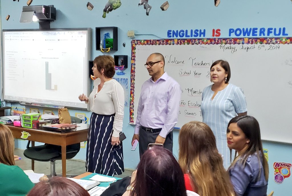 YashiraMLebron's tweet photo. Hoy Recibimos en nuestra escuelita de Cerro Gordo #JulioRessy al Secretario de @EDUCACIONPR junto a la Directora Regional Yanira Raíces y dándole la bienvenida Leticia Baez, Directora del plantel escolar. #NuevoAñoEscolar #Agosto2019 #BayamonDist8 https://t.co/yNzU4WS6Ur