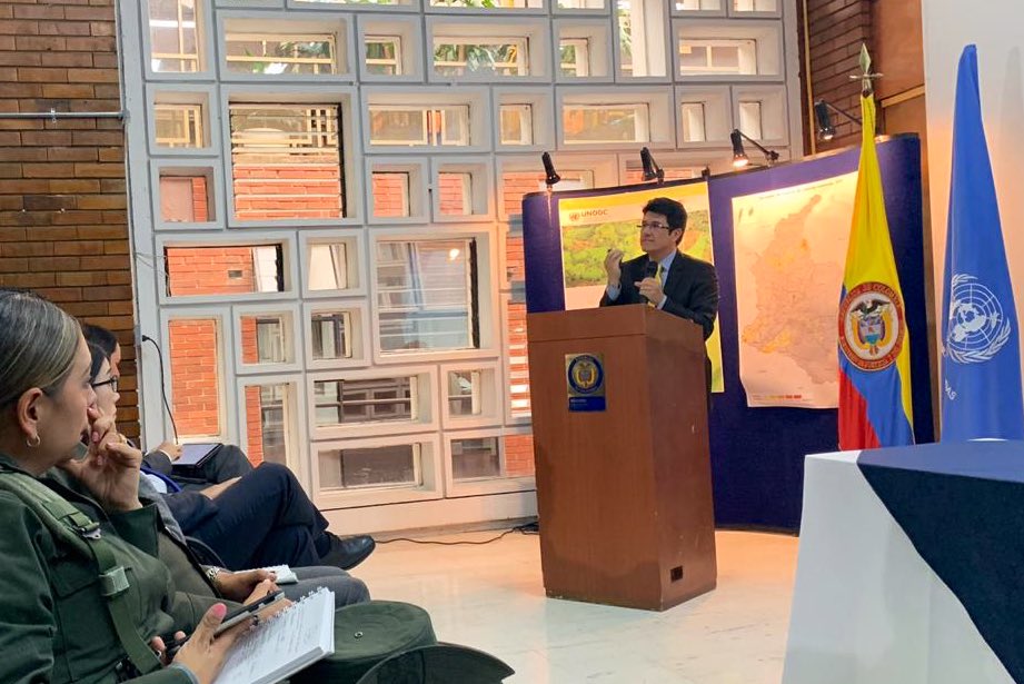 UNODCROCOL's tweet image. #AEstaHora Leonardo Correa, Coordinador de #SIMCI realiza la presentación técnica del #InformeCultivosIlícitos2018 👇👇👇