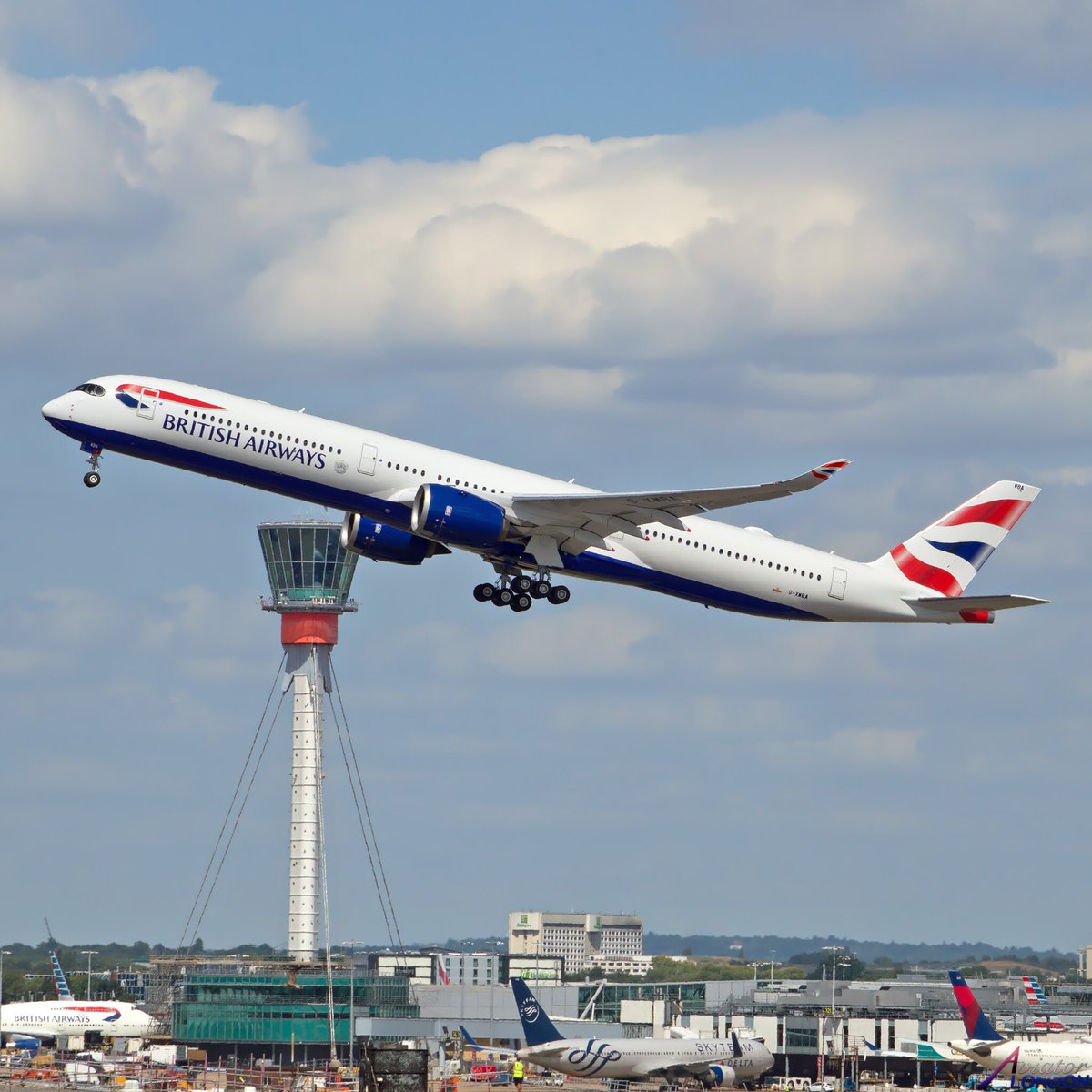 aviatorlondon1's tweet photo. @british_airways A35K inaugural flight departing London for Madrid as #BA460 earlier this afternoon!
#BritishAirways #Speedbird #HeathrowAirport #Heathrow https://t.co/rDs1ldy3ng