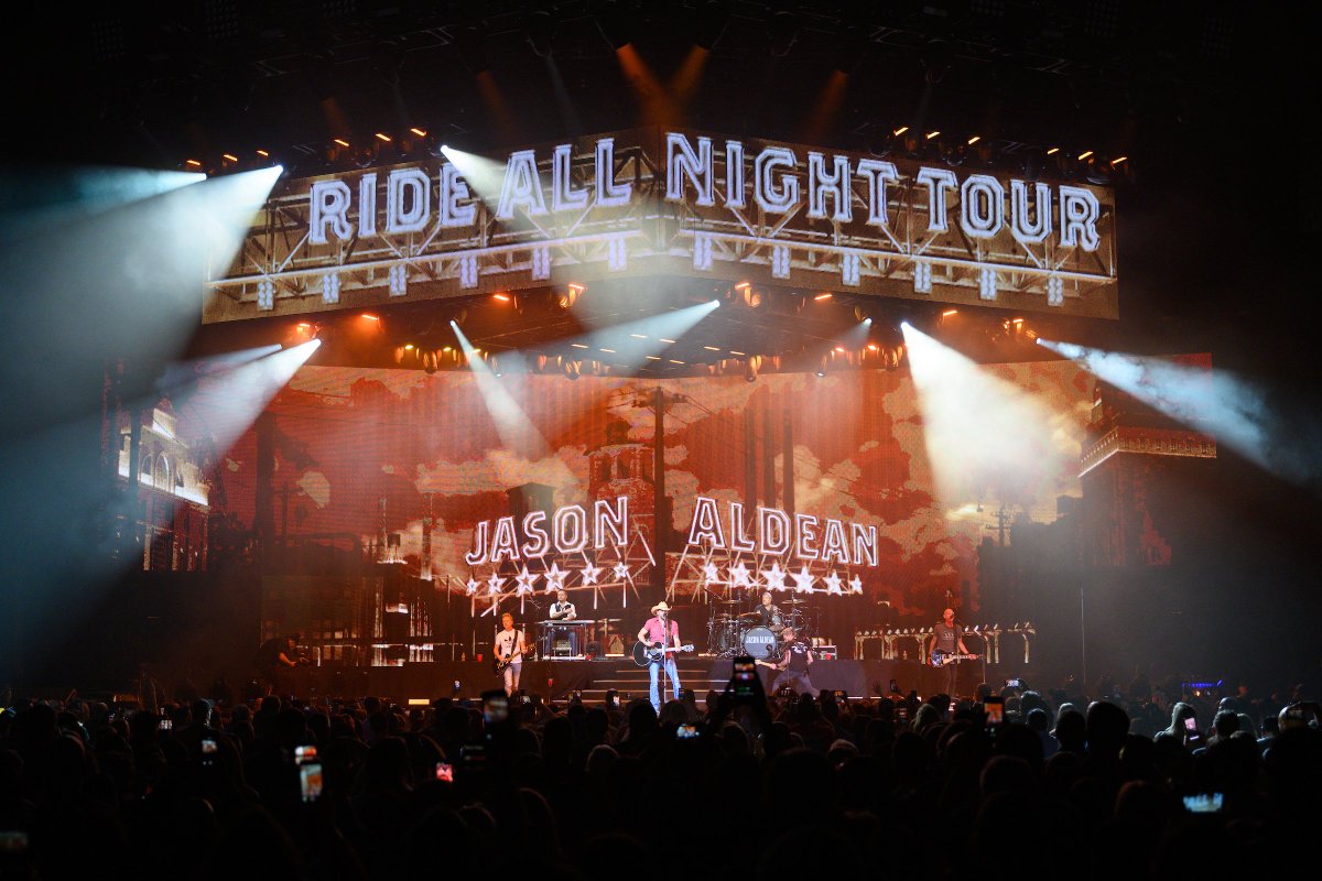 MichaelCaffin's tweet photo. Partners since 2008, @BanditLites provided a package for @Jason_Aldean, this time on his 2019 RIDE ALL NIGHT TOUR to U.S. #stadiums + #amphitheaters. #lighting Designer/Producer Nick Whitehouse collaborated w/Aldean’s
Lighting Dir. Keith Hoagland to choose fixtures. #FandEMmag https://t.co/mimqOAmUQK
