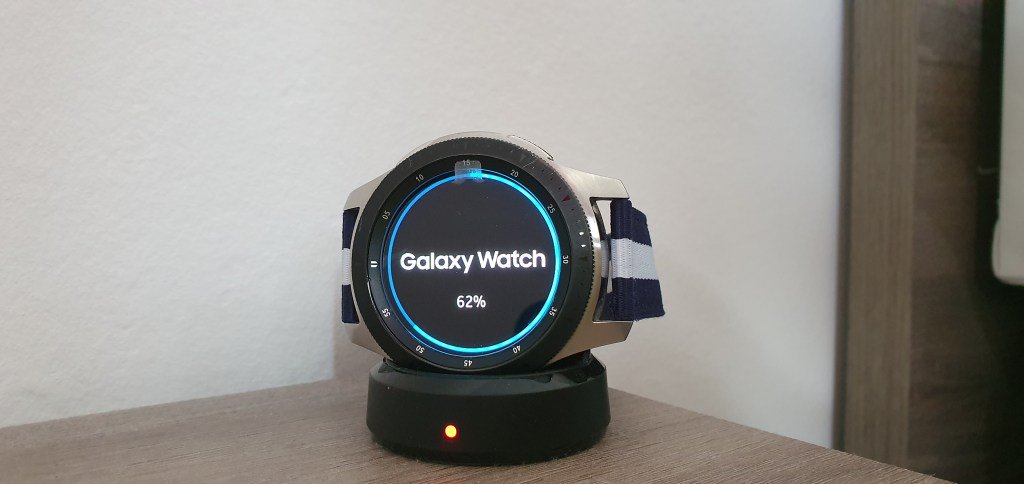 nonsolomobile's tweet photo. Aggiornamento Samsung Galaxy Watch https://t.co/EmqfAnSuK7 https://t.co/U3OYvyVKp2