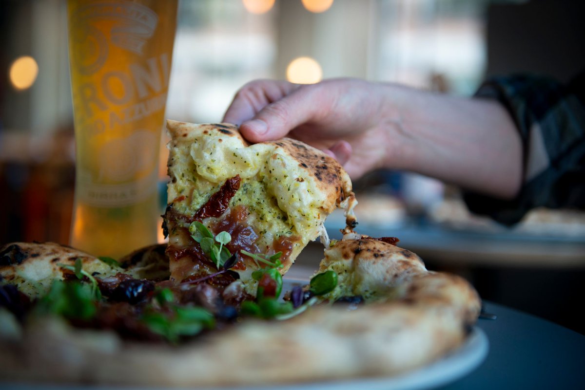 This is one of our totally vegan pizzas and new on our menu, this Vegana pizza has a. courgette puree base, not tomato, rice 'mosserella' and sundried tomatoes.
#nuposto #eatbrighton #everyonelovespizza #pizza nuposto.com/?utm_source=Tw…