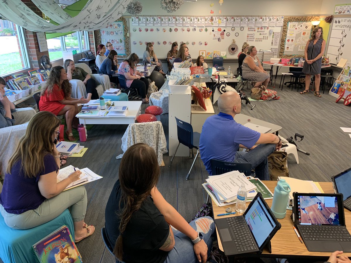 olathenewed's tweet photo. Fabulous 1st grade master teachers sharing their expertise with Olathe New Educators! https://t.co/CMIqc9cnQ9