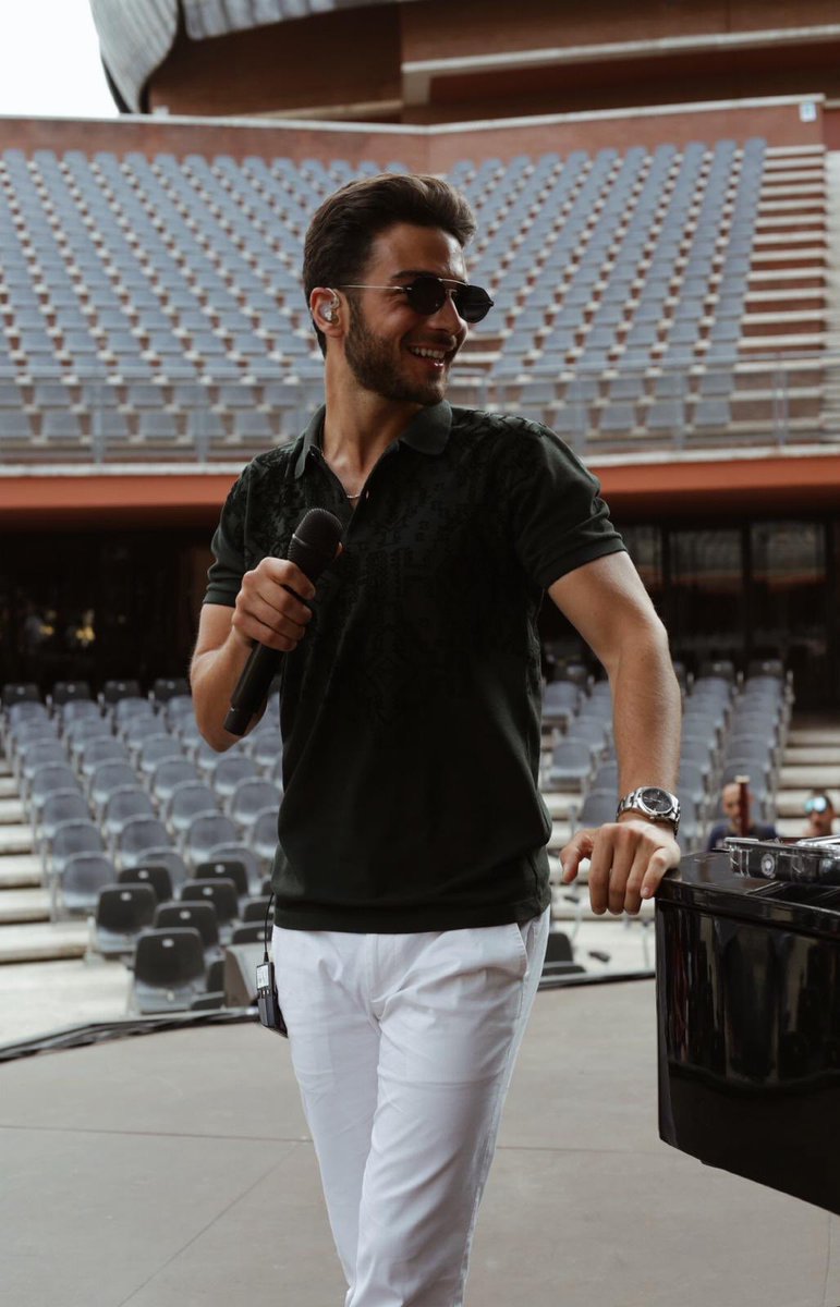 E questo amore addosso copre tutti i lividi
Non c'é nessun altro posto se non qui
Perché quello che conosco viaggia nei tuoi occhi
Non esiste un altro posto via da qui 🎶
#FinoAQuandoFaBene #IlVolo