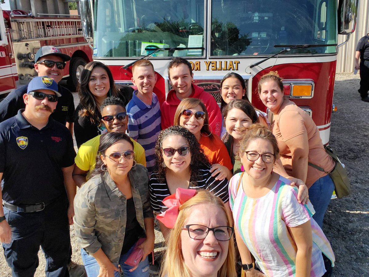 msle07's tweet photo. Igniting our team spirit #boldtstrong #boldtretreat @NISDBoldt https://t.co/OZfR0haE3d