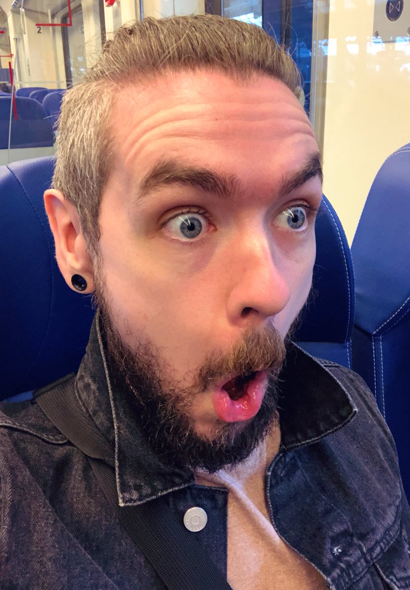 Jacksepticeye's tweet image. No one:
Youtubers in thumbnails: