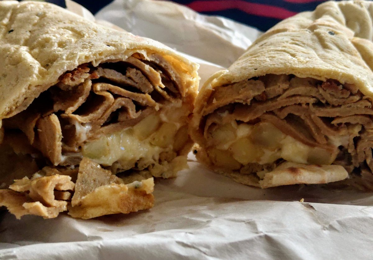 HLTakeaways's tweet photo. Balti Mahal invergordon - Bm special wrap - doner meat, chips, cheese, garlic sauce wrapped in nan bread 

#HighlandTakeaways #baltimahal #baltimahalinvergordon #invergordon #highlands #scotland #takeaways #food #indianfood #donermeat #chips #nanbread #bmspecialwrap #foodporn https://t.co/wgKOFtTNUP