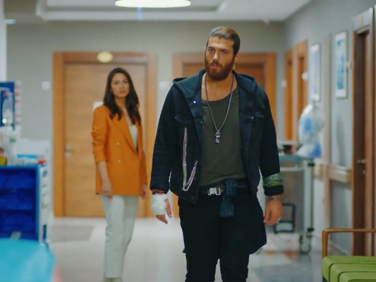 ErkenciKusES's tweet photo. 18:50 EMPEZAMOS Con las repeticiones
Hoy inicio de la 2 Temporada de Erkenci Kus en @divinity_es
No te lo puedes perder a las 18:30 🕡 (18:45 con los retrasos)
#TeamCanEm 👍🙏💪
#ErkenciEstrenoT2Divinity
#CanYaman
#CanDivit
#DemetÖzdemir
#SanemAdyın
#CanEm
#ErkenciKuș
😡 https://t.co/k7GTvnn7lZ