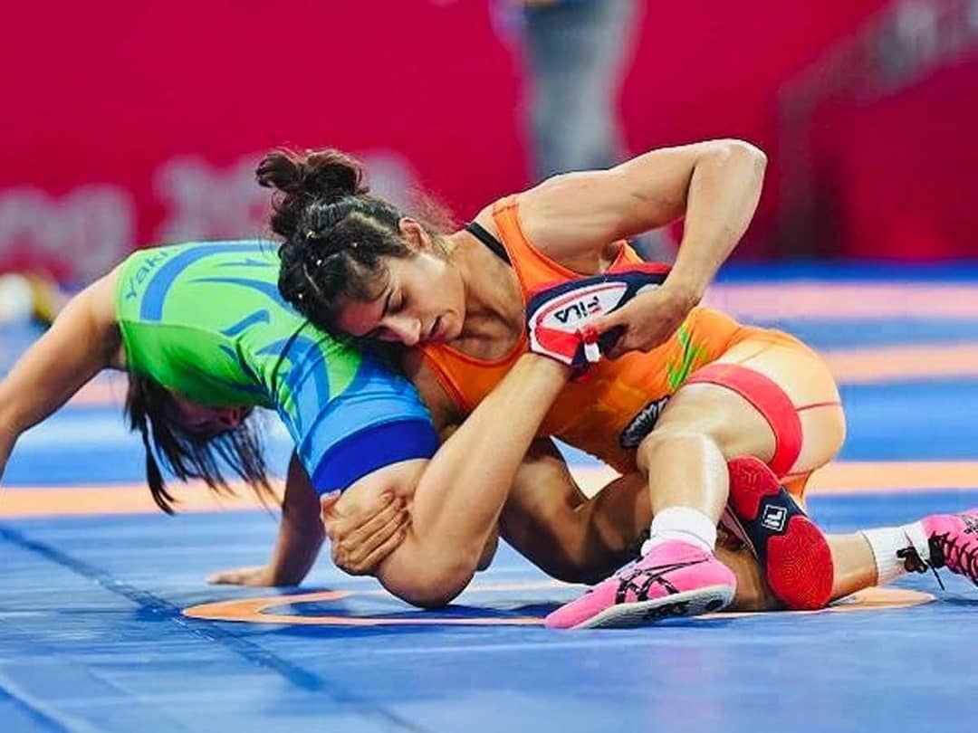 SenhoraMagazine's tweet photo. Indian grappler Vinesh Phogat has bagged her third consecutive gold in women's 53kg category after winning the Poland Open wrestling tournament in Warsaw.
The 24-year-old prevailed 3-2 over local wrestler Roksana in the final of the competition.
#VineshPhogat @Phogat_Vinesh https://t.co/2LYHS5HoAe
