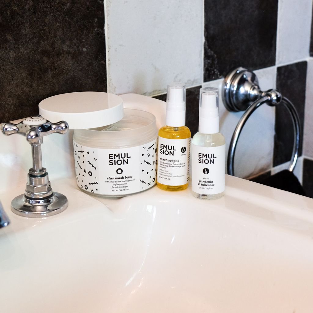 MyEmulsion's tweet photo. The problem isn't with your body but what you think of it. Get your head in the right place and indulge in a personal morning routine. Wake up your skin with the Clay Mask Base and blend in your chosen Add On and Fragrance to suit your mood. 
#Emulsion #EmulsionMyWay #MyEmulsion https://t.co/3nrgAHjRkb