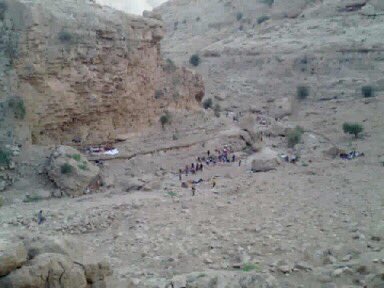dnagham_hasan's tweet photo. It’s not a tourist image but it’s the story of whole community displaced and stole everything from them and still suffering , the pic is for sinjar after attacking by isis and escaping of families to mountains ,  still yazidi people suffering in the camps .. https://t.co/G9WWhbUJdB