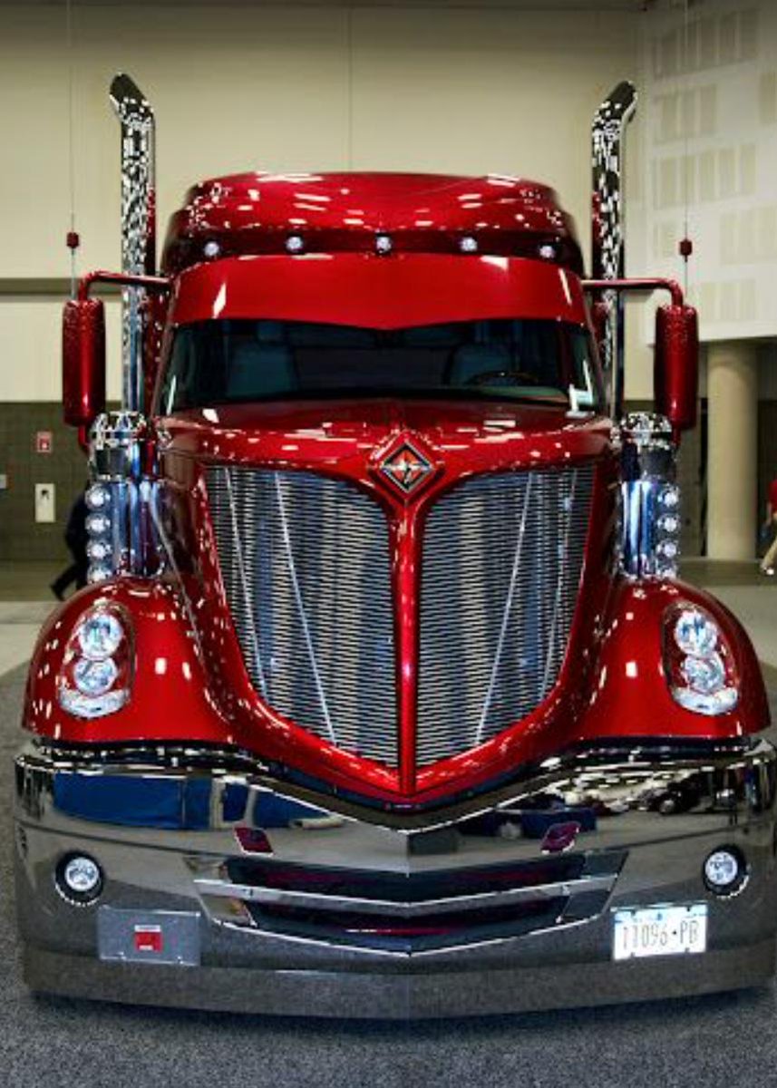 DriveForHVH's tweet photo. Like months to a light - we can't resist this shine!
 #HVH #HVHTransportation #trucking #largecars #shiny #mothstoalight #cantresist #18wheeler #semitruck https://t.co/TfBXtdtDtk