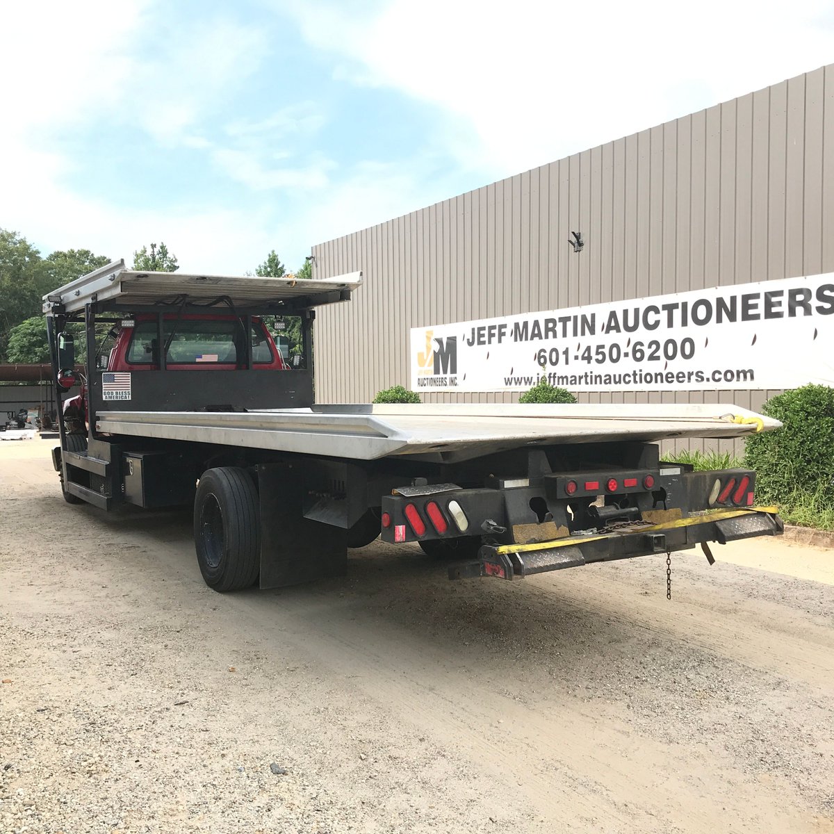 JMAuctioneers's tweet photo. Featured Item: 2006 FORD F-650XLT SD #PROLOADER S/A #ROLLBACK #TRUCK, 3 CAR HAULER. This item & more to be sold in #Brooklyn (Hattiesburg), MS - Aug 16 & 17. Search & view all #trucks & related items here: https://t.co/MCLZRkdlV0 #JeffMartinAuctioneers #Auction https://t.co/qBjPE0E8q4