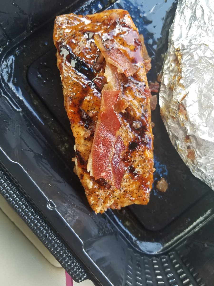PVanLLL's tweet photo. @TiffanyRea_P @Outback I've had the same experience more than once at different Outback locations this is absolutely ridiculous, smh! Nothing like what is advertised. https://t.co/dGMX3AKnCP