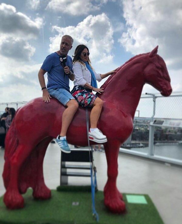 PTelefe's tweet photo. @marley_ok &amp; @belufrancese subidos en un caballo❤🌎🙌 https://t.co/ldXHnatGnD