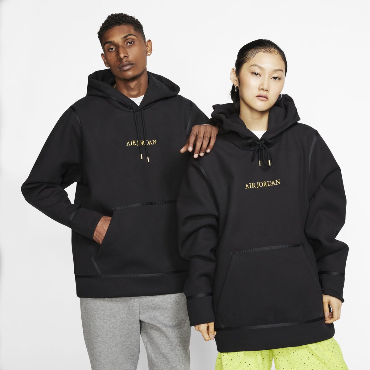 J23app's tweet photo. Jordan Remastered apparel on @nikestore 

Pullover Hoodie -> https://t.co/Ugvs3ltR1F

1/4-Zip Top -> https://t.co/z0d7syRCCb https://t.co/Hx5kj8kjsp