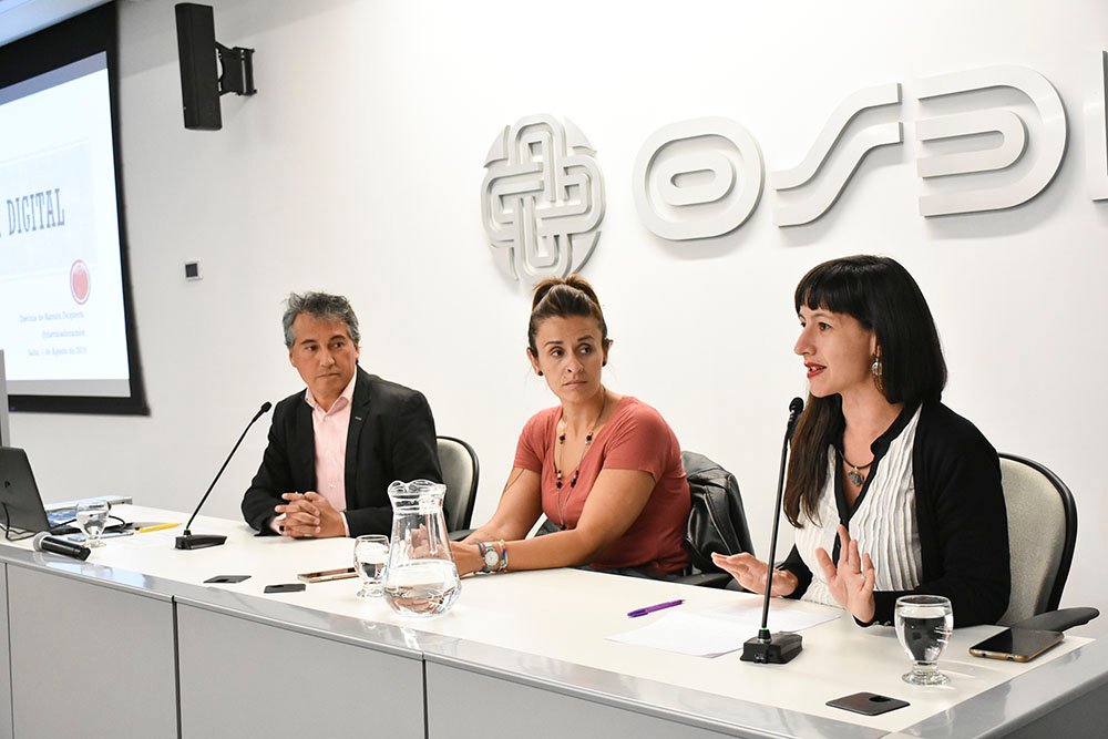 Conectados_Arg's tweet photo. Fue un gusto compartir la charla de @Davi_ni_a como parte del 5to #ConectadoSalta.
Estamos contentos de ser parte de un ciclo que propicia debate y formación en #ciudadaníadigital y problematiza la relación niñez - tecnologías atendiendo a las oportunidades como a los riesgos. 💪 https://t.co/aQaHY0K22M