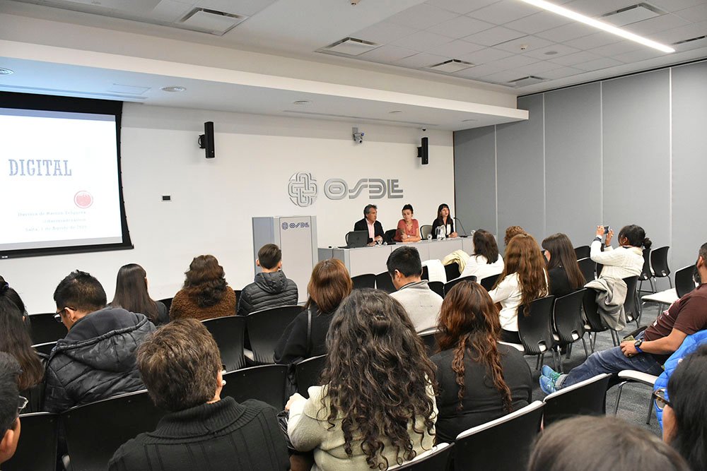 Conectados_Arg's tweet photo. Fue un gusto compartir la charla de @Davi_ni_a como parte del 5to #ConectadoSalta.
Estamos contentos de ser parte de un ciclo que propicia debate y formación en #ciudadaníadigital y problematiza la relación niñez - tecnologías atendiendo a las oportunidades como a los riesgos. 💪 https://t.co/aQaHY0K22M