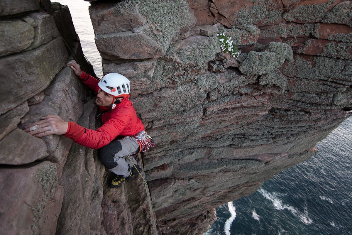 SummitGymsOKC's tweet photo. It's hard to imagine #climbing outside blind. But for some #climbers, this is a reality. But with training, skills, and determination, you can send. Read about Jesse Dufton and his lead up Hoy Sea Stack. https://t.co/eollPcWqpE https://t.co/MHimTP3OYA