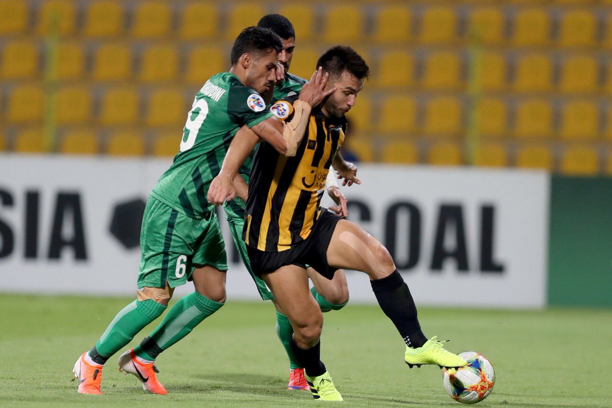 theAFCCL_ar's tweet image. حينما يكون خلفك لاعبًا مثل فيلانويفا! عليك أن تكون مستعدًا لمواجهة حارس الخصم وحيدًا في أي لحظة 💫