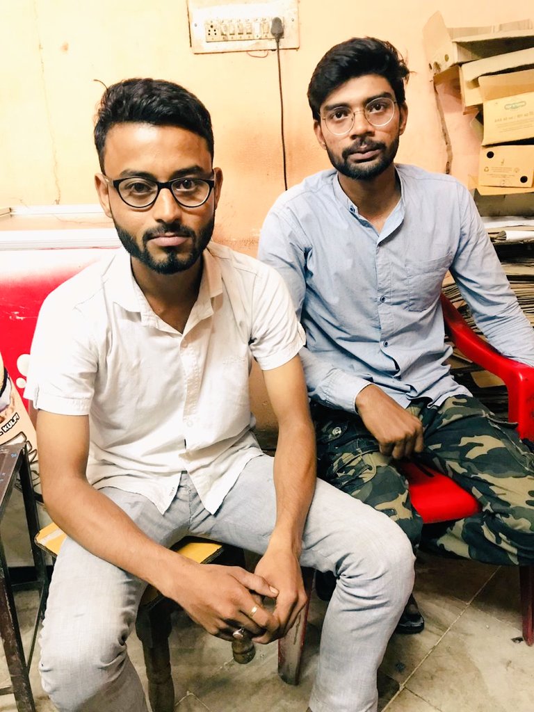 ibrahim_khan_ik's tweet photo. Zomato Boy फैयाज़ भाई से मुलाकात
दुनिया मे खाने का कोई धर्म नही होता देश मे नफरत फैलाने वाले चंद छोटी मानसिकता के लोगो के लिए आगाज़ है हम सब एक है और रहेंगे में @ZomatoIN को धन्यवाद करता हु फैयाज़ भाई के साथ देने के लिए।
#spreadlove
#IDontStandWithAmit https://t.co/1N9XxTv9em