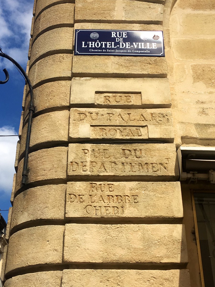 AlazardJ's tweet photo. L’une des raisons pour lesquelles on adore flâner dans Bordeaux #histoire #pierre #Burdigala https://t.co/qHvpEIzanN