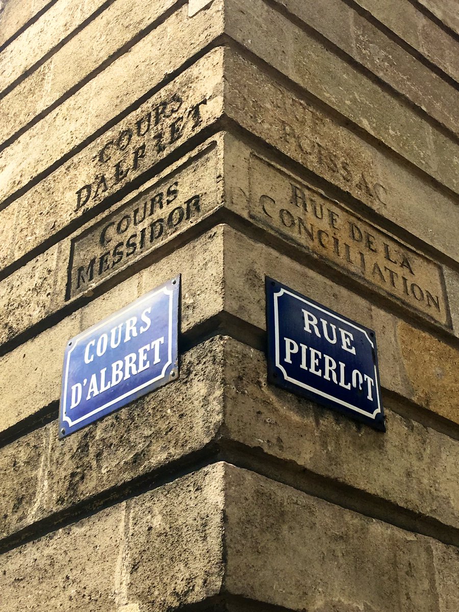 AlazardJ's tweet photo. L’une des raisons pour lesquelles on adore flâner dans Bordeaux #histoire #pierre #Burdigala https://t.co/qHvpEIzanN