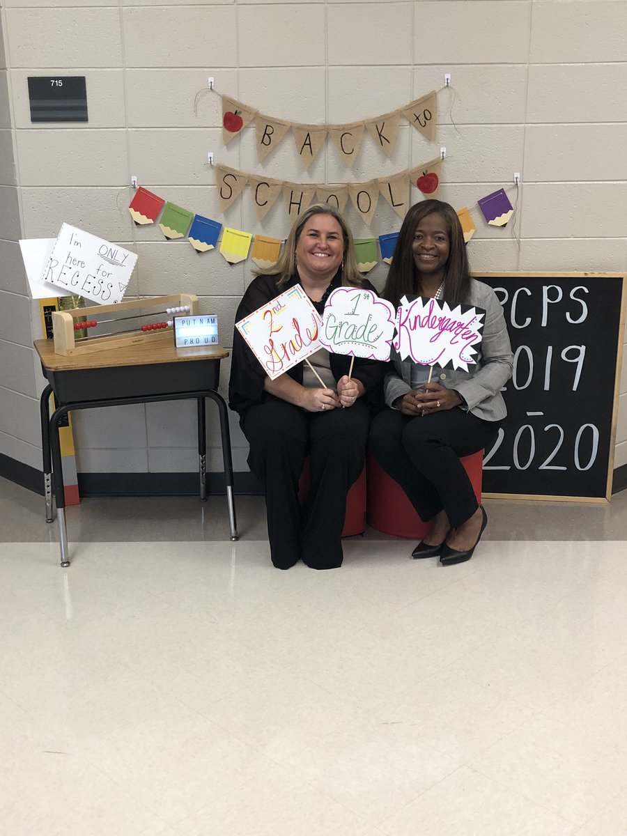 PutnamSchool's tweet photo. Awesome open house pictures from our photo booth. #itstartshere https://t.co/vxT5TGndtb