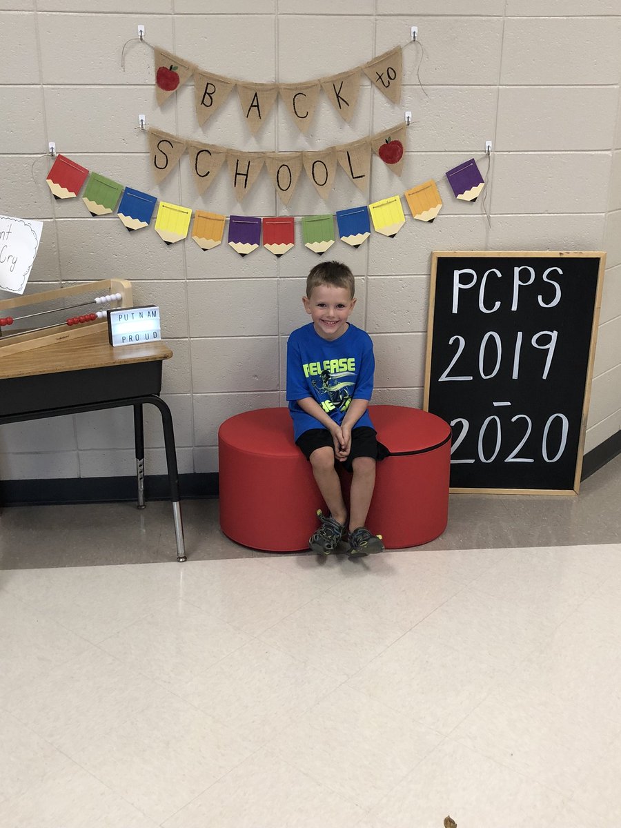 PutnamSchool's tweet photo. Awesome open house pictures from our photo booth. #itstartshere https://t.co/vxT5TGndtb