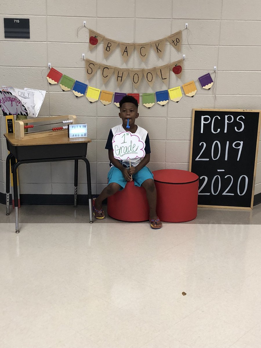 PutnamSchool's tweet photo. Awesome open house pictures from our photo booth. #itstartshere https://t.co/vxT5TGndtb