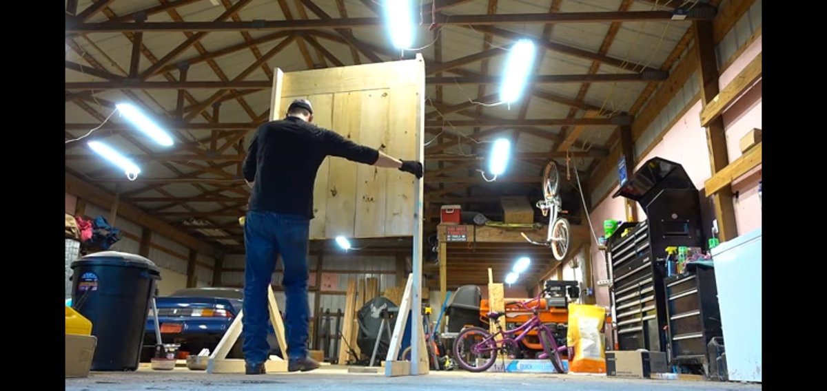 New Vlog, "One Huge Axe Throwing Target"

youtu.be/h4121QCT2ow