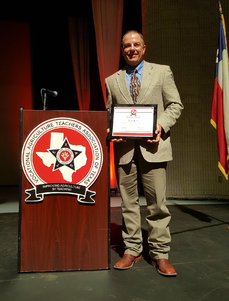 Congratulations to Mark Rose for receiving his 30 year tenure award from VATAT while at the conference last week! #robinsonisd <a href="/risdHS/">Robinson High School</a> <a href="/rhsagman/">Mark Rose</a> <a href="/AgTeachersAssoc/">Agriculture Teachers Association of Texas</a>